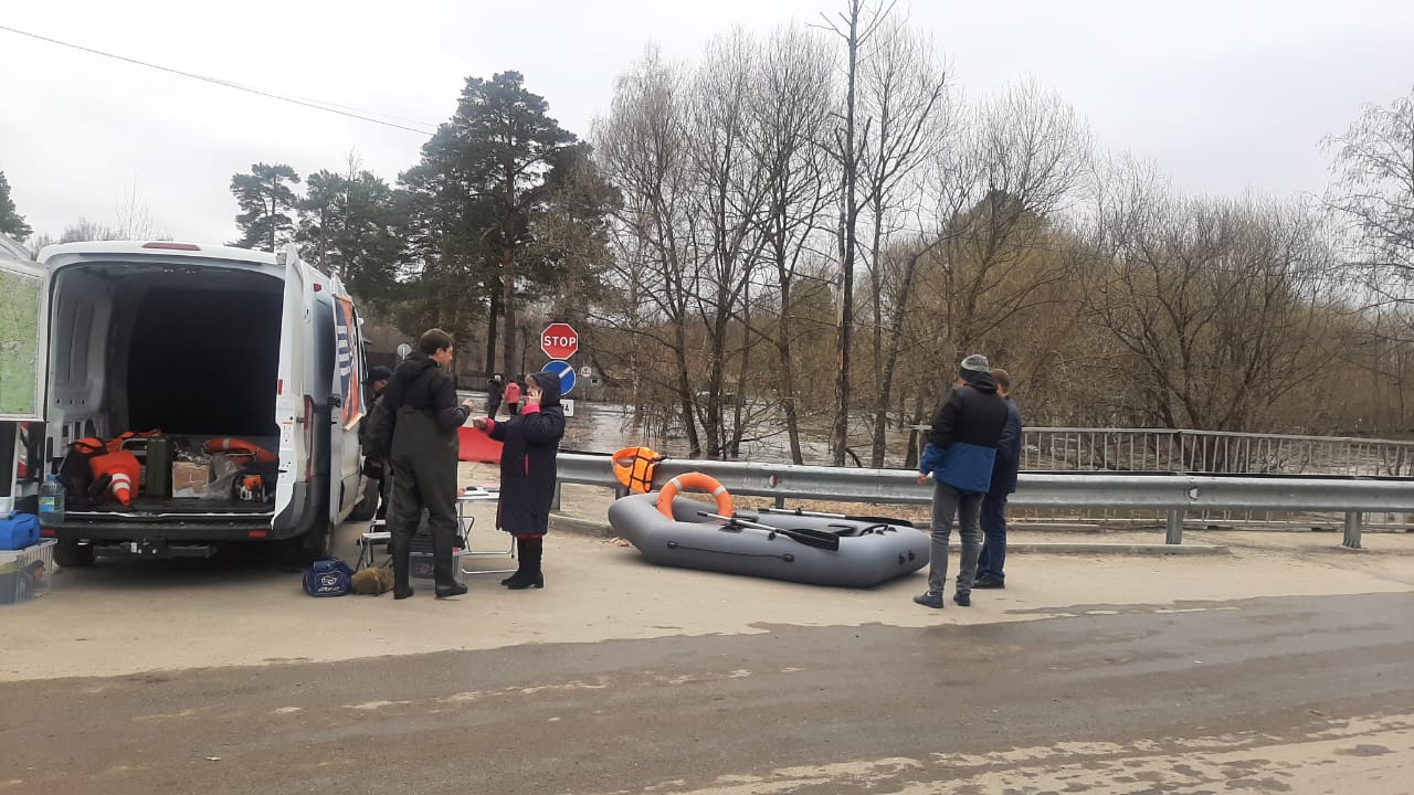 Из-за разлива реки в поселке Труд Владимирской области затопило жилые дома  | 13.04.2022 | Владимир - БезФормата